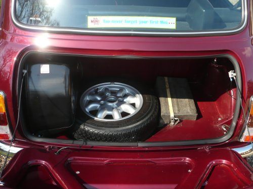 Boot spare wheel and battery